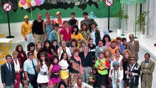 Nascido há exatos 83 anos, querido humorista de 'A Praça é Nossa', do SBT, morreu de forma trágica em acidente; mulher e netos escaparam