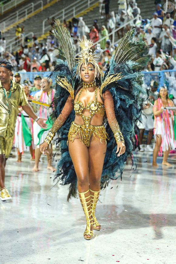 O corpo de Iza roubou a cena na Sapucaí