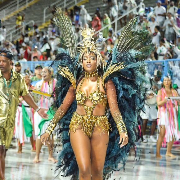 O corpo de Iza roubou a cena na Sapucaí