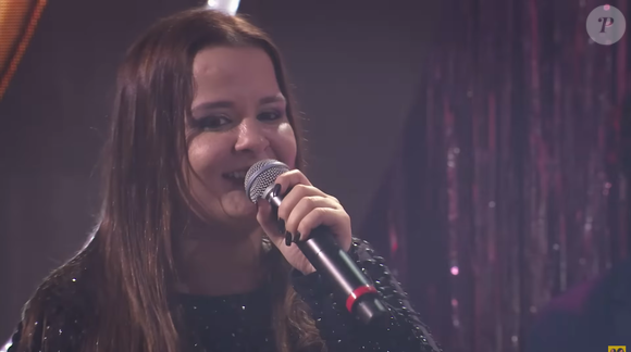 Maiara começou sua carreira ao lado da irmã, Maraisa, com um visual bem diferente
