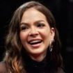 Que nervoso! Mel Maia perdeu os dentes ao comer queijo em gravação de 'Avenida Brasil'; atriz teve ajuda do elenco para driblar o erro: 'Todo mundo engatinhando'