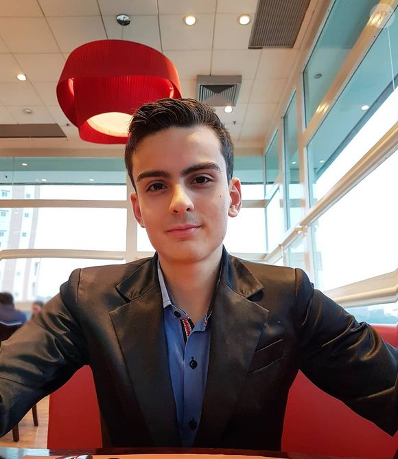 Dudu Camargo já se envolveu em várias polêmicas na carreira, uma delas escatológica