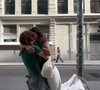 Em um vídeo postado nas redes sociais, as jovens apareceram se beijando e mostrando seu amor ao mundo
