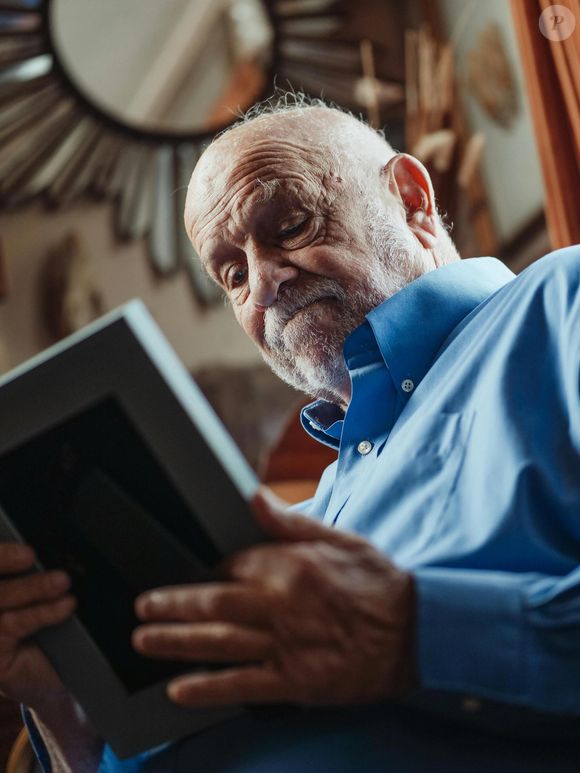 Ao puxar conquistas dos filhos para histórias próprias, o que parecia conexão virou apagamento emocional e silêncio calculado