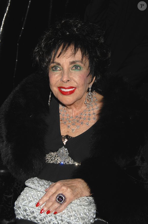 Elizabeth Taylor guarda um dos primeiros escândalos públicos do mundo das celebridades