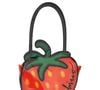 A irreverência da Moschino voltou a chamar atenção no universo fashion com a divertida Strawberry Bag, uma bolsa em formato de morango que traduz o DNA criativo da grife italiana e reforça a tendência de acessórios lúdicos no mercado de luxo