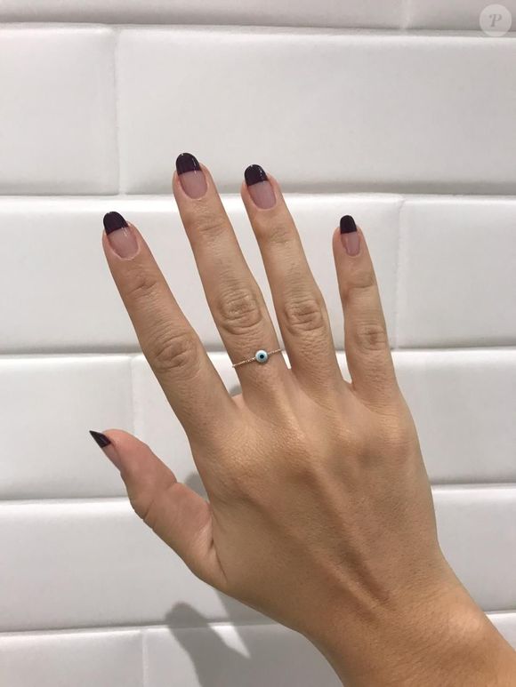 Unhas decoradas em estilo minimalista são sinônimo de estilo criativo