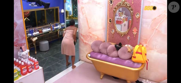 O fato de Sol estar vestindo uma toalha de banho antes de ser expulsa do BBB 26 gerou revolta na web