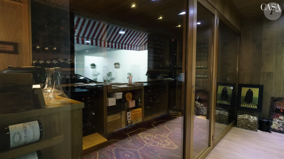Ronnie Von também mantém uma adega subterrânea com capacidade para 4 mil garrafas de vinho