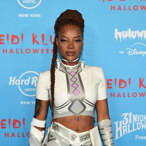 Ludmilla chega poderosa à festa de Heidi Klum e representa o Brasil com look inspirado em Shuri, de Wakanda