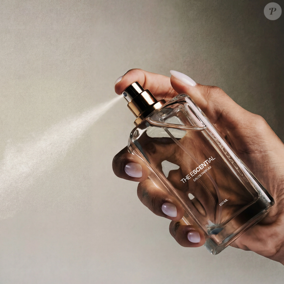 Para quem trabalha na área da saúde e prefere perfumes versáteis, o The Essential da Scentinela aposta em um floral sofisticado, com notas aquáticas, pimenta rosa, peônia e fava tonka. A composição apresenta uma base estruturada sem abrir mão da proposta de perfumação para o dia a dia