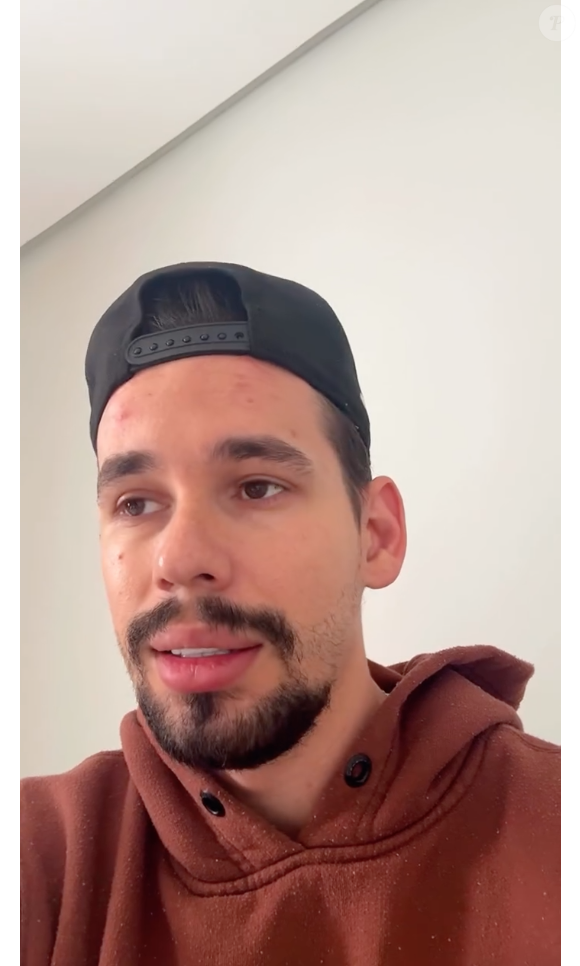 "Eu tomo essa decisão com muito aperto no meu coração. Porque não é fácil, é muito decisão difícil. Como todo mundo sabe, antes do transplante, a gente estava vivendo uma vida normal", desabafou Lucas Borbas