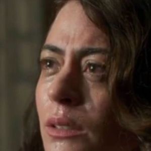 Em 'Garota do Momento', Clarice (Carol Castro) decide enfrentar Juliano (Fabio Assunção).