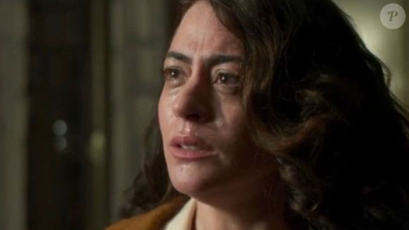 Em 'Garota do Momento', Clarice (Carol Castro) decide enfrentar Juliano (Fabio Assunção).