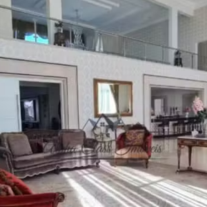 Localizada em Alphaville, uma das regiões mais nobres e valorizadas da Grande São Paulo, a propriedade chama atenção não apenas pela sofisticação, mas principalmente pelos números gigantescos.