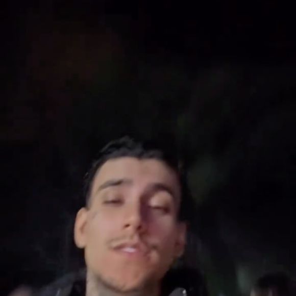 Arthur Urach usou imagens da genitora para fazer uma trend que tem feito muito sucesso no Instagram