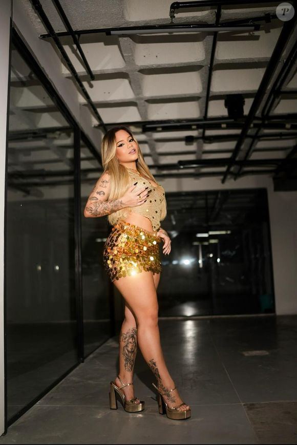 A cantora relatou que tem sido alvo de comentários que questionam suas decisões durante a gestação, insinuando negligência — algo que ela nega categoricamente