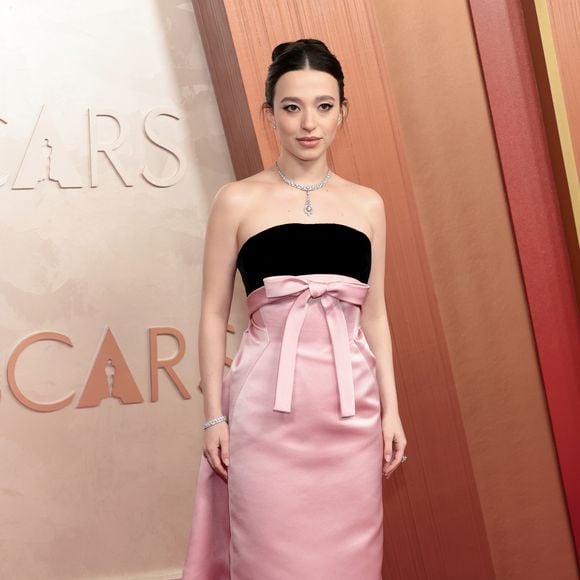 Oscar: vestido rosa rendeu prêmios de Melhor Atriz a Gwyneth Paltrow (1999) e Mikey Madison (2025)