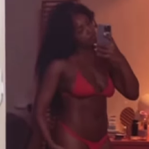 Corpo pós-parto: a cantora Iza publicou recentemente um vídeo em seus stories do Instagram usando um biquíni vermelho, mostrando o corpo após o parto da filha.