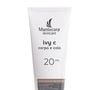 O Sérum Rejuvenescedor Proteção Solar FPS 20 Ivy C Corpo e Colo, da Mantecorp, atua na redução de rugas e linhas finas, além de intensificar a firmeza da pele
