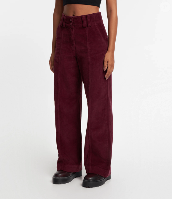 2. Vermelho marsala: o clássico que nunca sai de moda: Sofisticada e poderosa, a calça Renner com corte reto e cintura alta é sinônimo de elegância atemporal. Use com salto blocado ou bota tratorada e conquiste o equilíbrio perfeito entre força e feminilidade; Preço: R$99,90