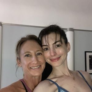 Treino de Anne Hathaway dura 30 minutos, tem foco em postura e força, e é um dos responsáveis por sua longevidade
