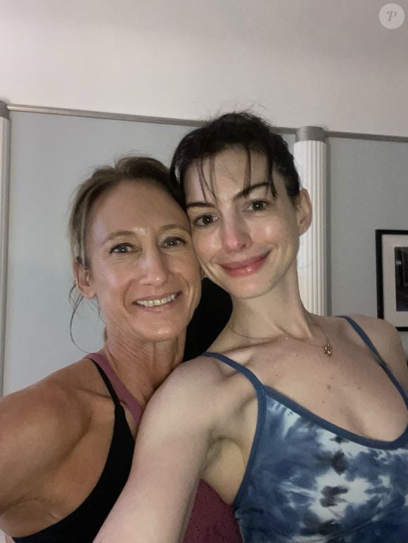 Treino de Anne Hathaway dura 30 minutos, tem foco em postura e força, e é um dos responsáveis por sua longevidade