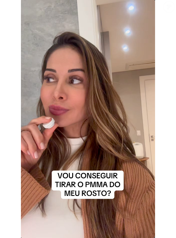 Maíra Cardi gravou um vídeo em se TikTok falando sobre as complicações do PMMA em seu rosto