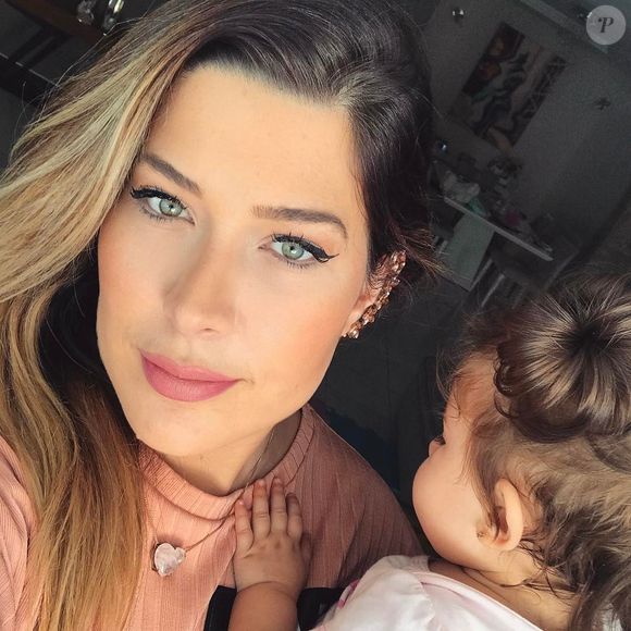 Depois do nascimento da segunda filha, Renata Muller começou a se mostrar mais na web