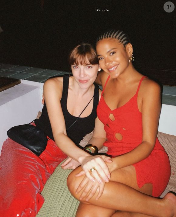 Bella Campos e Alice Wegmann na festa de despedida de 'Vale Tudo'