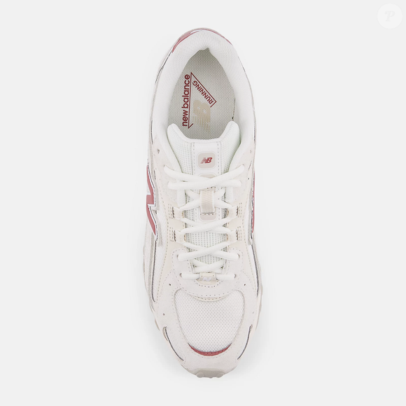 O design do 204L mantém a estética gorpcore, agora reinterpretada com mais delicadeza e sofisticação