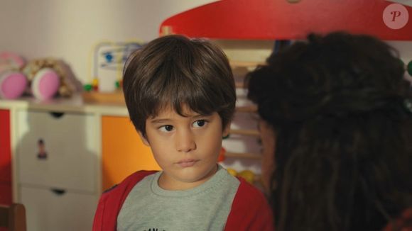 “Fiz acompanhamento com fonoaudióloga por aproximadamente dois anos, para trabalhar com essas ressonâncias da voz e achar o timbre dos personagens. No caso do Doruk, assisti à cena, vi o jeitinho dele fofo e me encantei", disse