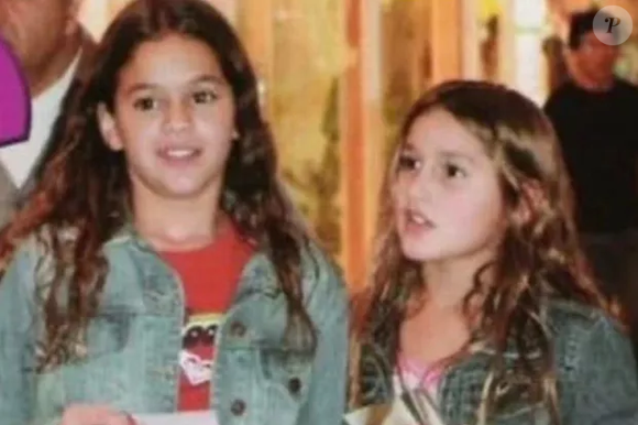 Bruna Marquezine e Sasha Meneghel, filha de Xuxa, são amigas desde crianças.