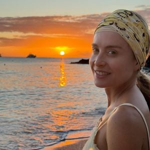 Longe da agitação do Carnaval 2026 e distante do burburinho da Sapucaí, Angélica mostrou que é possível curtir a folia de forma leve, elegante e cercada de quem realmente importa