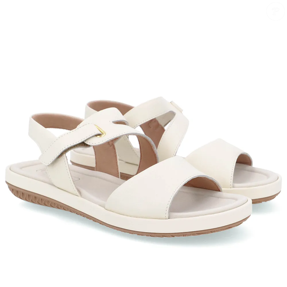 Disponível por R$ 319,99: a sandália Bico Redondo Couro Branca Marfim Fecho-Flex, da Usaflex, combina design anatômico, salto de 3 cm e versatilidade para o dia a dia