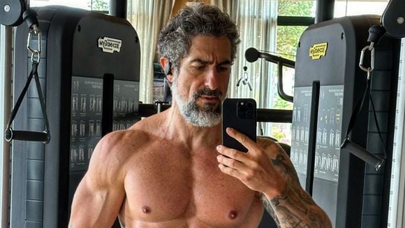 Marcos Mion, aos 46 anos: 'Gosto de envelhecer e ver a experiência marcada no meu rosto, nos cabelos brancos. O tempo só me faz bem, espiritual e fisicamente'