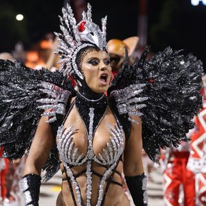 Aos 49 anos de idade, Viviane Araújo está há 18 à frente da bateria do Salgueiro - Foto: Brazilnews/Agnews