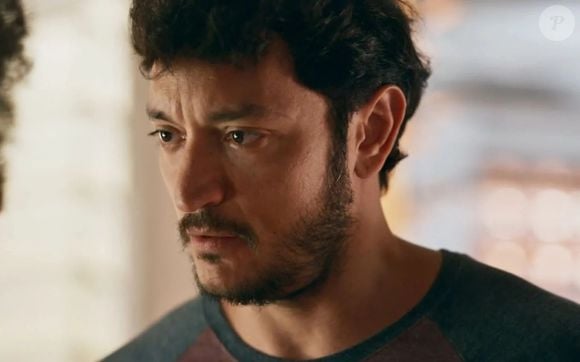 Na novela 'Quem Ama Cuida', Allan Souza Lima interpreta um personagem marcado por controle, manipulação e violência doméstica
