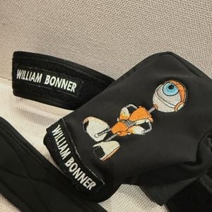 William Bonner anunciou a novidade publicando uma foto do microfone tradicional do reality show com seu nome