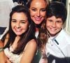 Kadu Schons ao lado de Paolla Oliveira e Klara Castanho