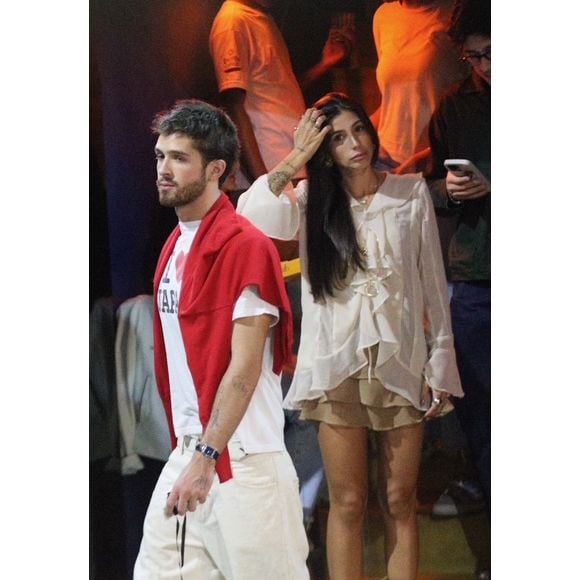 Maisa festeja 23 anos em rooftop no Rio com João Guilherme, L7 e elenco de 'Garota do Momento'. Fotos!