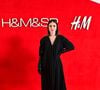 H&M no Brasil: Isabelle Drummond apostou em um vestido rodado com mangas bufantes
