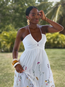 Aterrisam na Zara cinco vestidos perfeitos para usar com sandálias nesta Páscoa 2026: de bolinhas a estampas florais