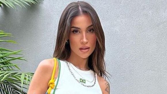 Tina, maquiadora: 'Para dar volume aos lábios e deixar o visual elegante, o melhor é esfumar um lápis marrom em direção ao interior'