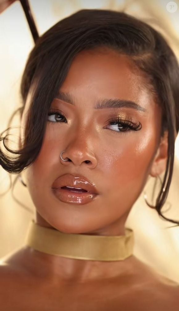 Maquiagem dourada traz ar sofisticado ao Natal