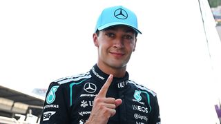 Hoje com salário de R$ 175 milhões, George Russell, piloto da Mercedes na Fórmula 1, superou infância pobre na fazenda e realizou sonho que parecia impossível: 'Quando era mais jovem, andar de barco ou ir ao oceano nunca era uma possibilidade'