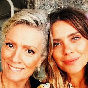 Carolina Dieckmmann também homenageou a mãe, cuja morte completou 6 anos neste sábado (23)