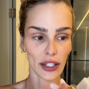 Yasmin Brunet contou que a 1ª camada seria a aplicação do body splash.