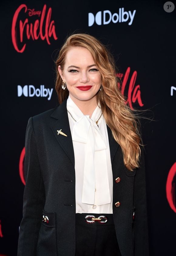 2021: Emma Stone já compartilhou os detalhes do seu skincare poderoso feito diariamente