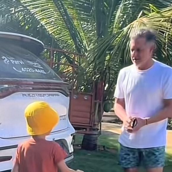 Além disso, a mãe de João também respondeu: 'Obrigada Luciano Huck. Amamos conhecer você!', mencionou.